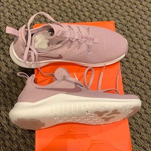 *SOLD* BRAND NEW (IN BOX) NIKE TR8 SNEAKERS